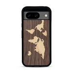 Coque de protection en bois véritable fabriquée en France pour  alliant du bambou et du noyer sur le thème du voyage et de l'aventure représentant une mappemonde