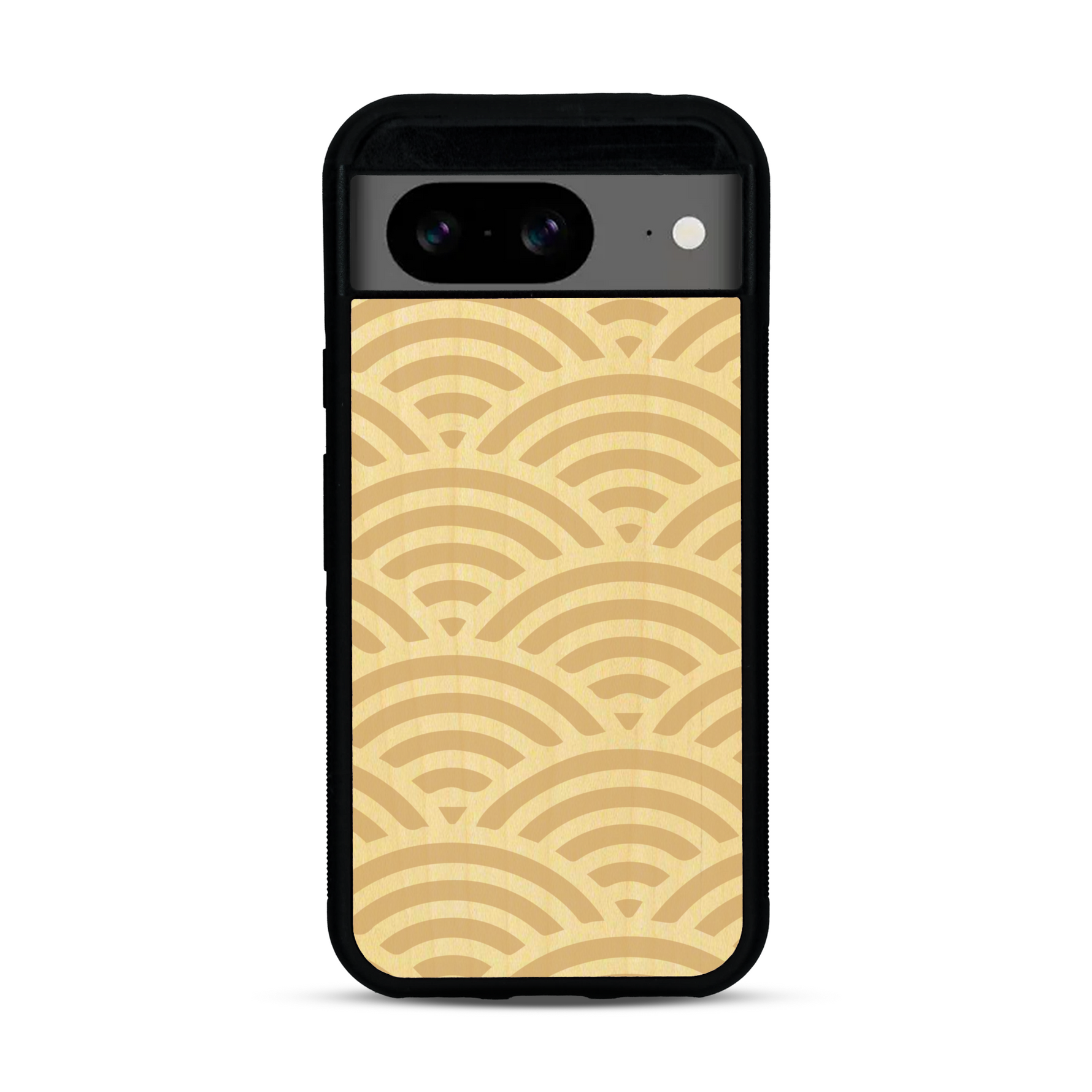 Coque de protection en bois véritable fabriquée en France pour  baptisée "La Sinjak" avec un motif de gravure abstrait représentant la répétition d'un symbole wifi