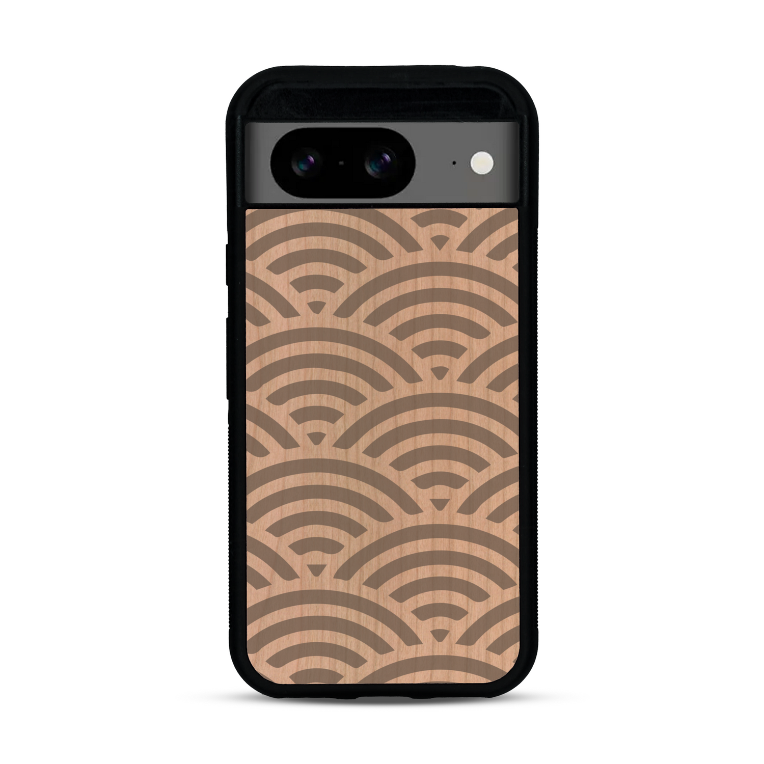 Coque de protection en bois véritable fabriquée en France pour  baptisée "La Sinjak" avec un motif de gravure abstrait représentant la répétition d'un symbole wifi