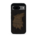 Coque de protection en bois véritable fabriquée en France pour  alliant du chêne fumé et du noyer représentant une tête de loup géométrique de profil sur le thème des animaux et de la nature