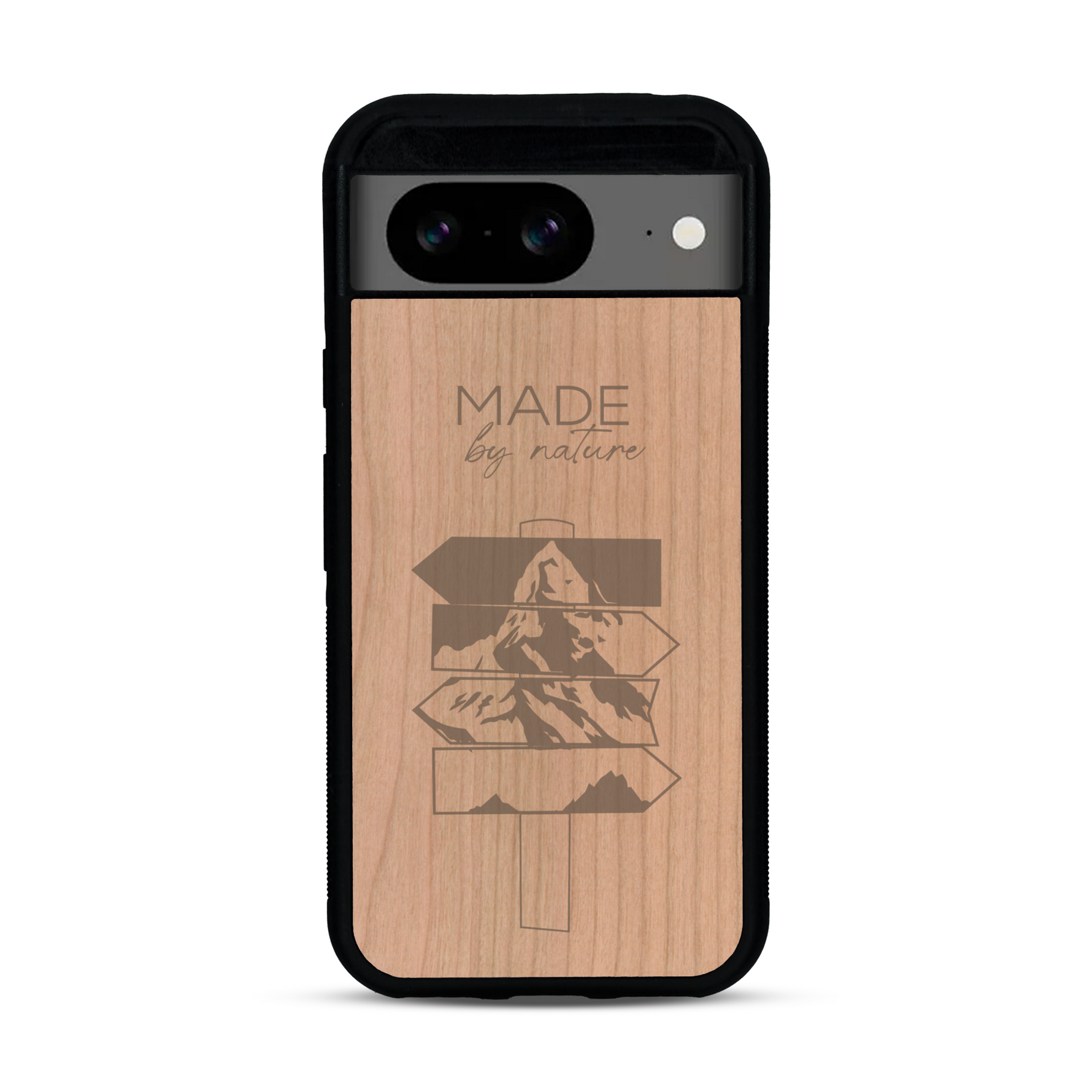 Coque de protection en bois véritable fabriquée en France pour  sur le thème de la nature et des arbres avec une gravure représentant une pomme de pin et la phrase "made by nature"