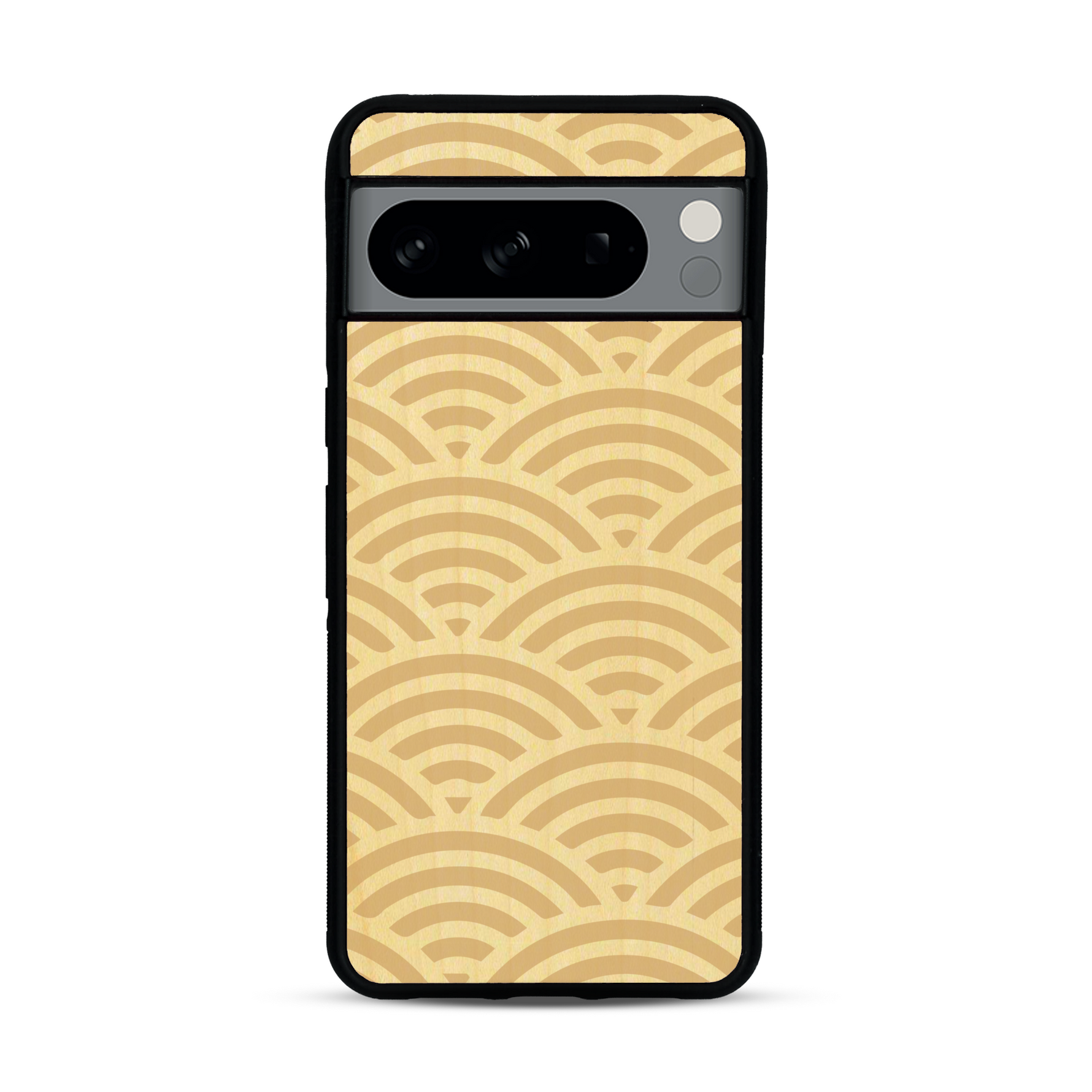 Coque de protection en bois véritable fabriquée en France pour  baptisée "La Sinjak" avec un motif de gravure abstrait représentant la répétition d'un symbole wifi
