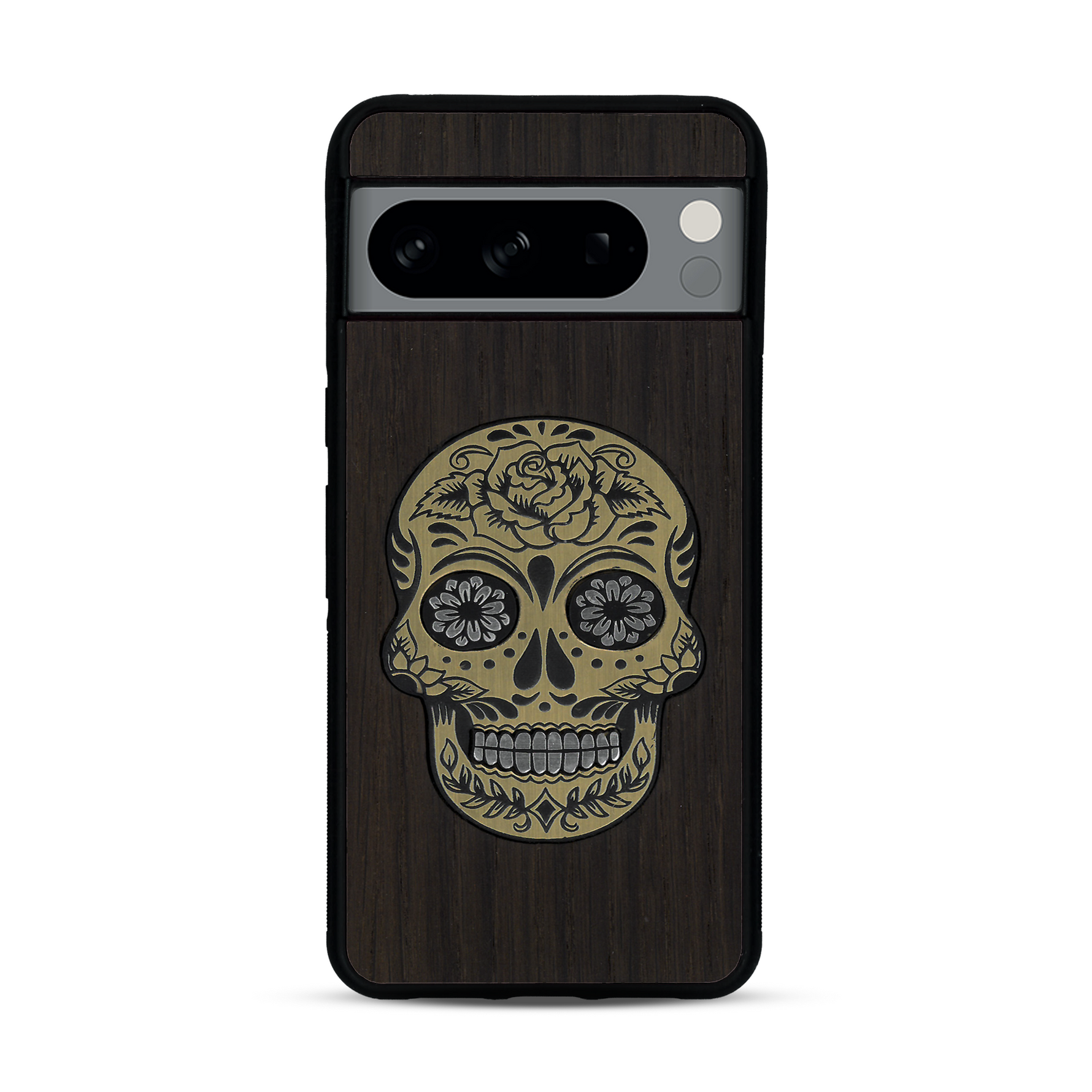 Coque de protection en bois véritable fabriquée en France pour  alliant du chêne fumé avec du métal argenté et doré représentant une tête de mort mexicaine sur le thème Dia de los Muertos