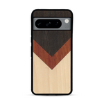 Coque de protection en bois véritable fabriquée en France pour  alliant du chêne fumé, du padouk et du bambou en forme de chevron sur le thème de l'art abstrait