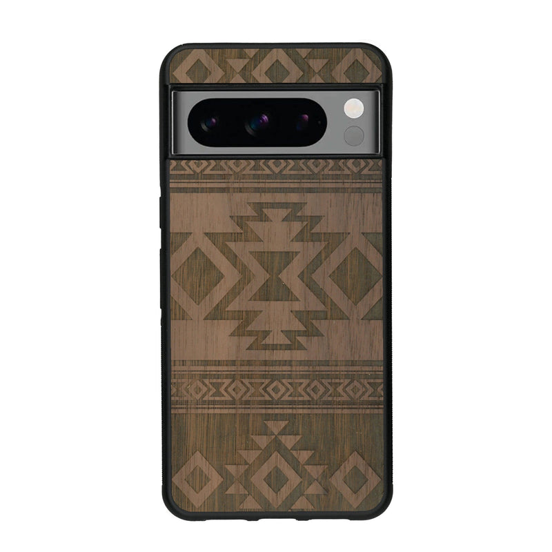 Coque de protection en bois véritable fabriquée en France pour Google Pixel 8pro avec des motifs géométriques s'inspirant des temples aztèques, mayas et incas