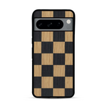 Coque de protection en bois véritable fabriquée en France pour  alliant plusieurs essences de bois pour représenter un damier