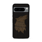 Coque de protection en bois véritable fabriquée en France pour  alliant du chêne fumé et du noyer représentant une tête de loup géométrique de profil sur le thème des animaux et de la nature