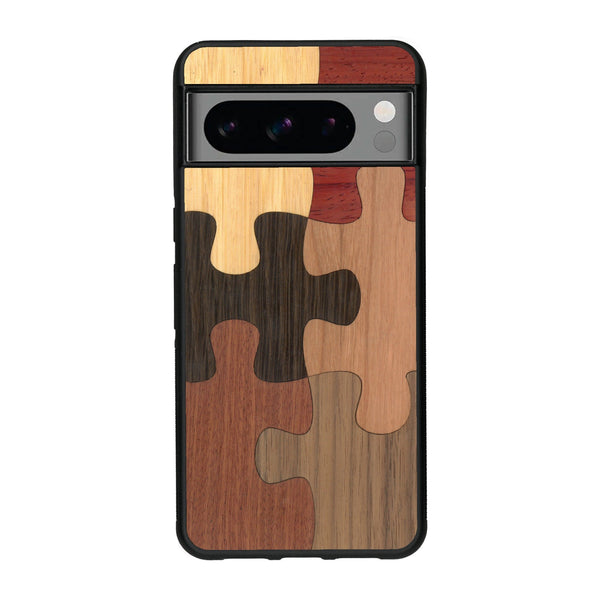 Coque de protection en bois véritable fabriquée en France pour Google Pixel 8pro représentant un puzzle en six pièces qui allie du chêne fumé, du noyer, du bambou, du padouk, du merisier et de l'acajou