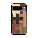 Coque de protection en bois véritable fabriquée en France pour  représentant un puzzle en six pièces qui allie du chêne fumé, du noyer, du bambou, du padouk, du merisier et de l'acajou