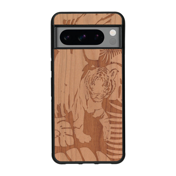 Coque de protection en bois véritable fabriquée en France pour Google Pixel 8pro sur le thème de la nature et des animaux représentant un tigre dans la jungle entre des fougères