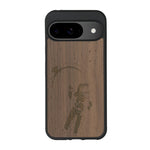 Coque de protection en bois véritable fabriquée en France pour Google Pixel 8pro sur le thème des astronautes