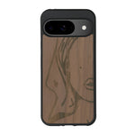 Coque de protection en bois véritable fabriquée en France pour Google Pixel 8pro représentant une silhouette féminine épurée de type line art en collaboration avec l'artiste Maud Dabs