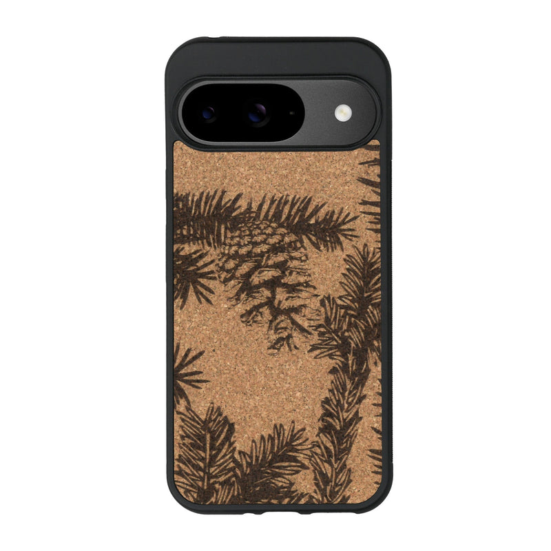 Coque de protection en bois véritable fabriquée en France pour Google Pixel 8A sur le thème de la nature des arbres avec un motif de gravure représentant des épines de sapin et des pommes de pin