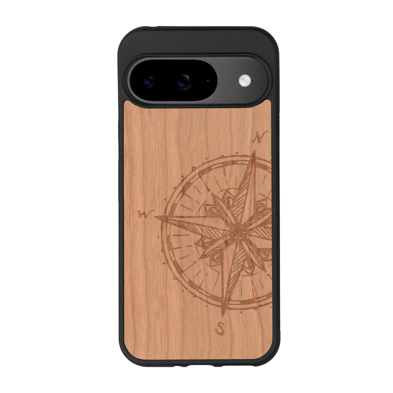 Coque de protection en bois véritable fabriquée en France pour Google Pixel 8pro avec une gravure "rose des vents" sur le thème nautique et de l'océan qui s'inspire des boussoles de pirate