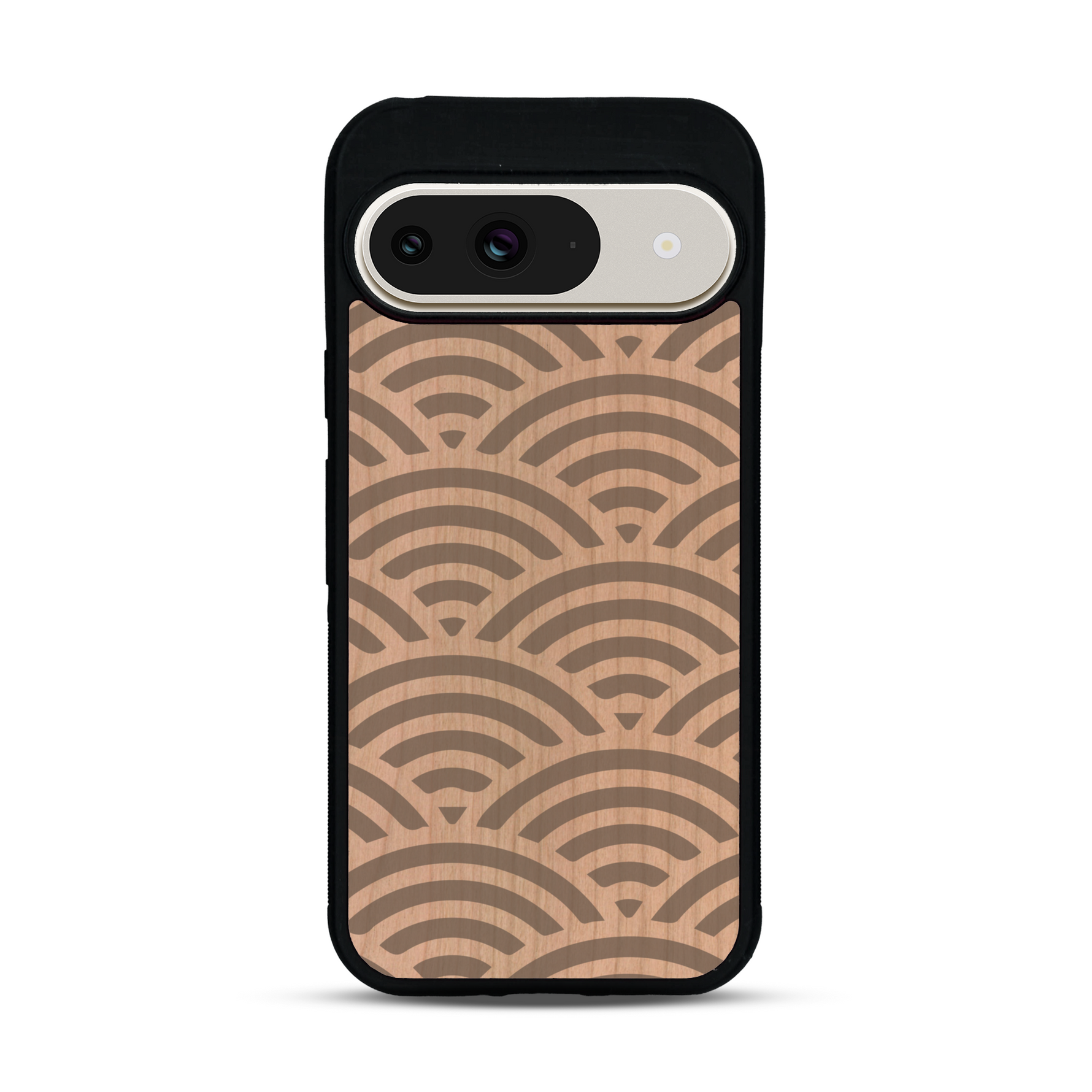 Coque de protection en bois véritable fabriquée en France pour  baptisée "La Sinjak" avec un motif de gravure abstrait représentant la répétition d'un symbole wifi