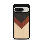 Coque de protection en bois véritable fabriquée en France pour  alliant du chêne fumé, du padouk et du bambou en forme de chevron sur le thème de l'art abstrait