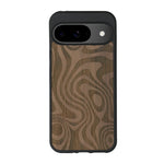 Coque de protection en bois véritable fabriquée en France pour Google Pixel 8pro avec un motif abstrait représentant les mouvements de l'eau