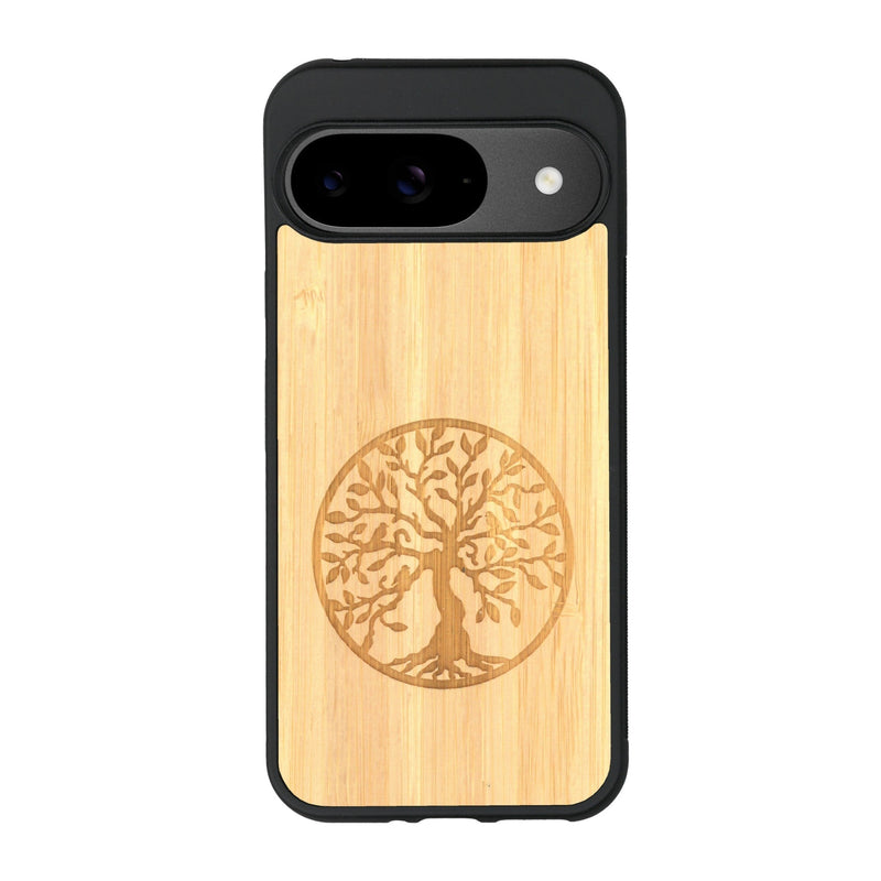Coque de protection en bois véritable fabriquée en France pour Google Pixel 8A sur le thème de la spiritualité et du yoga avec une gravure zen représentant un arbre de vie