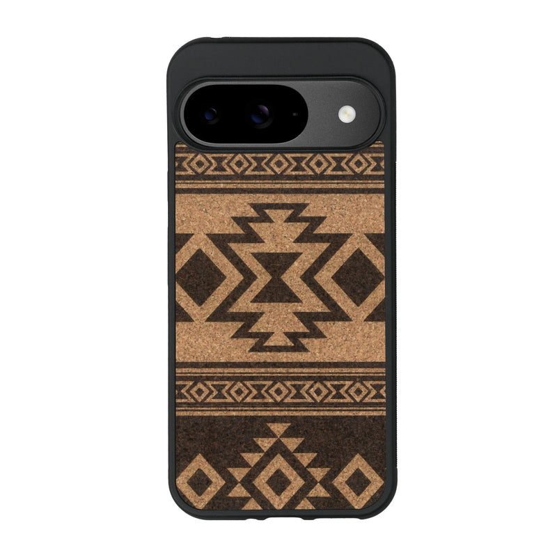 Coque de protection en bois véritable fabriquée en France pour Google Pixel 8A avec des motifs géométriques s'inspirant des temples aztèques, mayas et incas