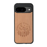 Coque de protection en bois véritable fabriquée en France pour Google Pixel 8pro sur le thème du camping en pleine nature et du bivouac avec la phrase "Aventure is out there"