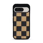 Coque de protection en bois véritable fabriquée en France pour  alliant plusieurs essences de bois pour représenter un damier