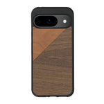 Coque de protection en bois véritable fabriquée en France pour Google Pixel 8pro alliant du merisier et du noyer formant chacun un triangle avec une jointure en diagonale sur le thème de l'art abstrait