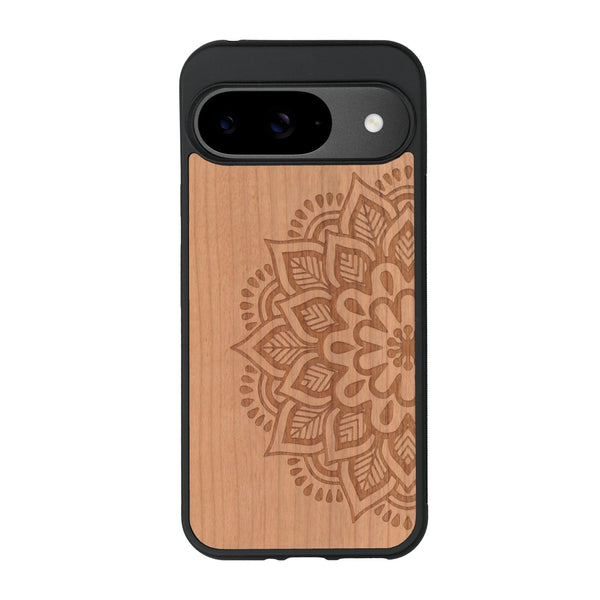 Coque de protection en bois véritable fabriquée en France pour Google Pixel 8pro sur le thème de la bohème et du tatouage au henné avec une gravure représentant un mandala