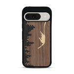 Coque de protection en bois véritable fabriquée en France pour  sur le thème de la nature et de la montagne qui allie du chêne fumé, du noyer et du bambou représentant le mont mézenc
