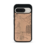 Coque de protection en bois véritable fabriquée en France pour  sur le thème de la randonnée en montagne et de l'aventure avec une gravure représentant une femme de dos face à un paysage de nature