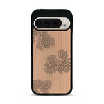 Coque de protection en bois véritable fabriquée en France pour  sur le thème de la nature des arbres avec un motif de gravure représentant des épines de sapin et des pommes de pin