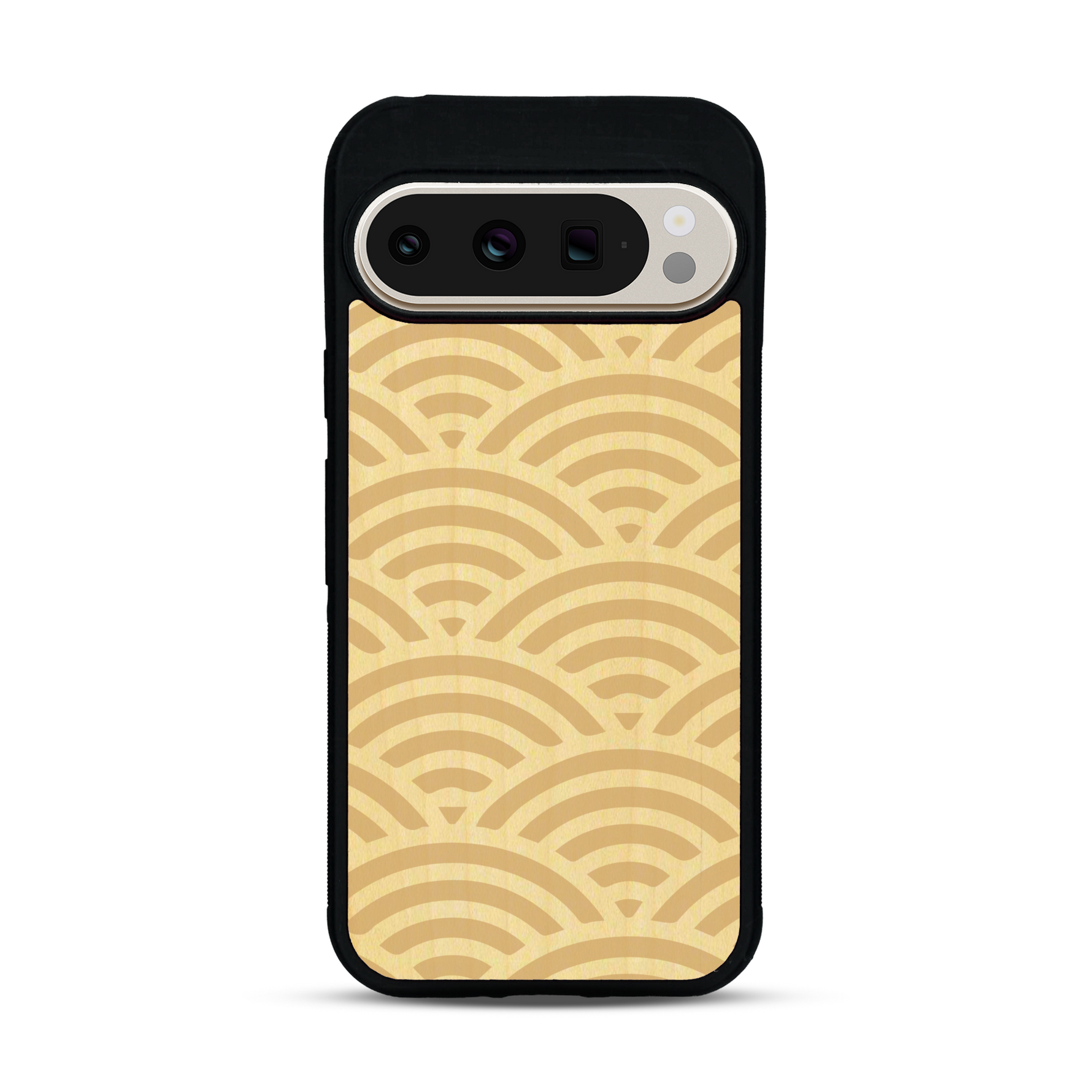 Coque de protection en bois véritable fabriquée en France pour  baptisée "La Sinjak" avec un motif de gravure abstrait représentant la répétition d'un symbole wifi