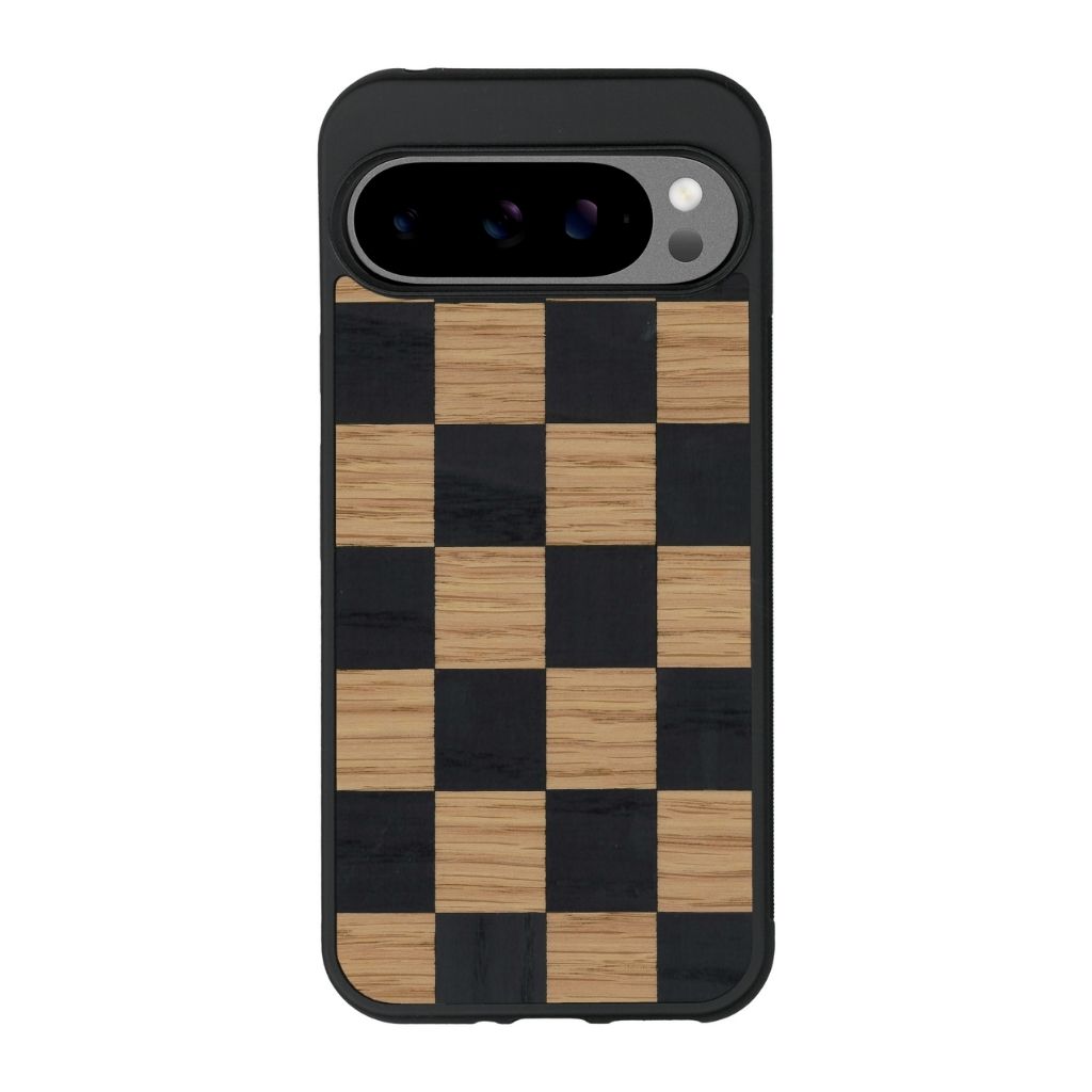 Coque de protection en bois véritable fabriquée en France pour Google Pixel 9 Pro alliant plusieurs essences de bois pour représenter un damier