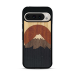 Coque de protection en bois véritable fabriquée en France pour  alliant plusieurs essences de bois pour représenter le mont Fuji