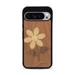 Coque de protection en bois véritable fabriquée en France pour  alliant plusieurs essences de bois pour représenter une marguerite