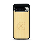 Coque de protection en bois véritable fabriquée en France pour  avec une gravure "rose des vents" sur le thème nautique et de l'océan qui s'inspire des boussoles de pirate