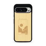 Coque de protection en bois véritable fabriquée en France pour  sur le thème du camping en pleine nature et du bivouac avec la phrase "Aventure is out there"