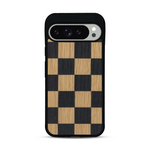 Coque de protection en bois véritable fabriquée en France pour  alliant plusieurs essences de bois pour représenter un damier