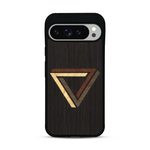 Coque de protection en bois véritable fabriquée en France pour  sur le thème de l'art géométrique qui allie du chêne fumé, du noyer, du bambou et du padouk représentant le triangle de penrose