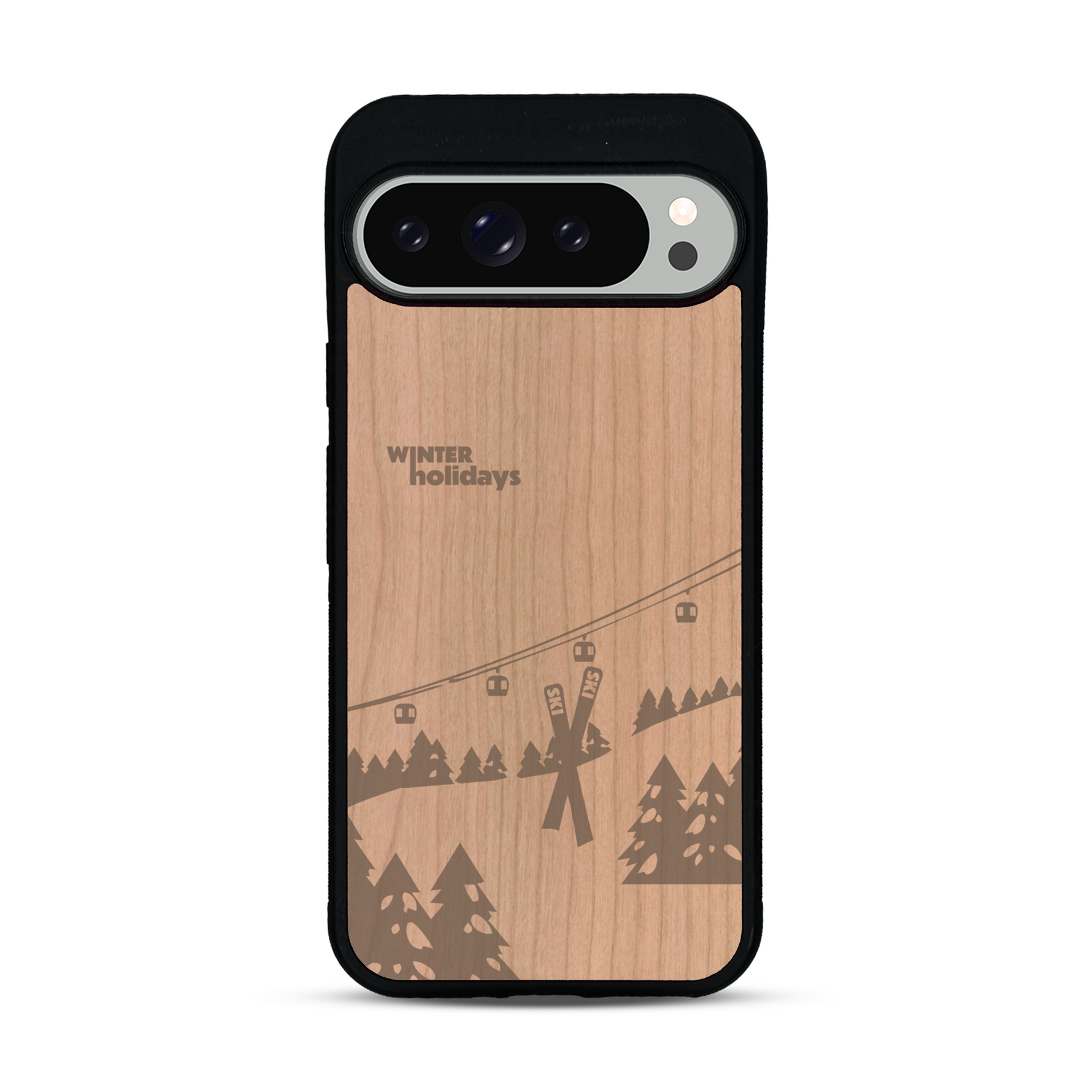 Coque de protection en bois véritable fabriquée en France pour  sur le thème de la montagne, du ski et de la neige avec un motif représentant une paire de ski plantée dans la neige avec en fond des montagnes enneigées
