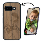 Coque de protection en bois véritable fabriquée en France pour Google Pixel 9A avec gravure personnalisée à partir d'une photo, d'une image, d'un logo, des initials ou d'une phrase