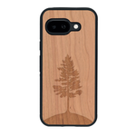 Coque de protection en bois véritable fabriquée en France pour Google Pixel 9A sur le thème de la nature, de la fôret et de l'écoresponsabilité avec une gravure représentant un arbre 