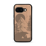 Coque de protection en bois véritable fabriquée en France pour  sur le thème du camping en pleine nature représentant une tente avec un feu de camp entouré de montagnes