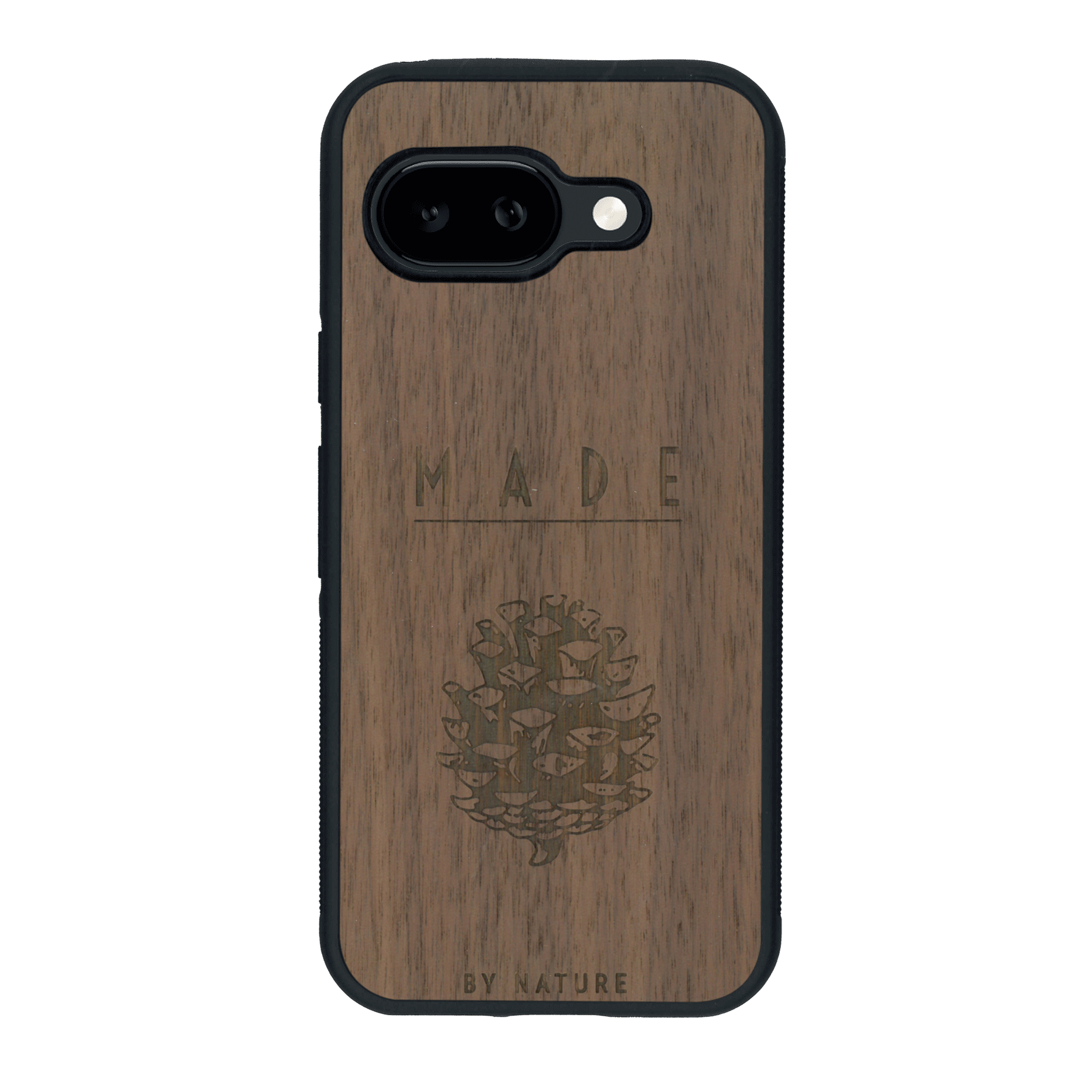 Coque de protection en bois véritable fabriquée en France pour Google Pixel 9A sur le thème de la nature et des arbres avec une gravure représentant une pomme de pin et la phrase "made by nature"