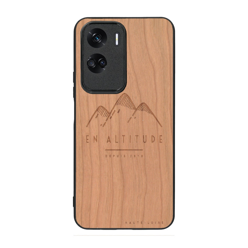 Coque de protection en bois véritable fabriquée en France pour Honor 90 Lite représentant des montagnes, sur le thème de la randonnée en pleine nature et du trail