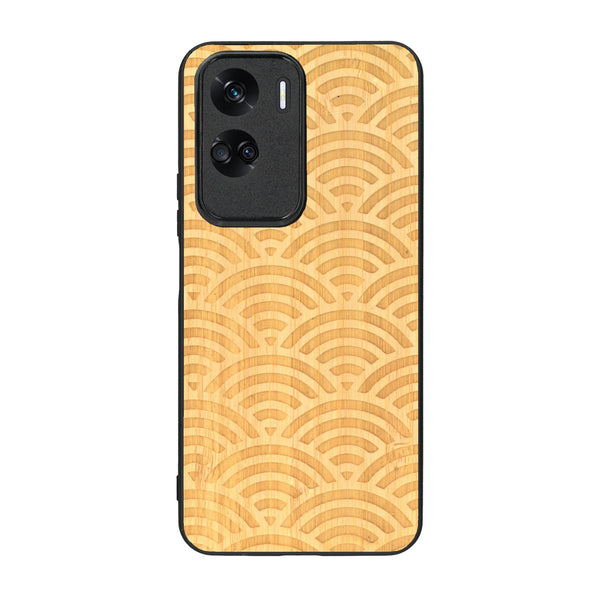 Coque de protection en bois véritable fabriquée en France pour Honor 90 Lite baptisée "La Sinjak" avec un motif de gravure abstrait représentant la répétition d'un symbole wifi