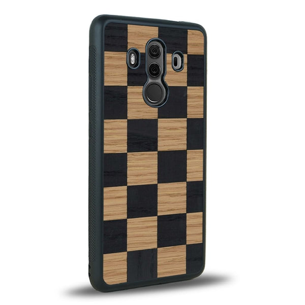 Coque de protection en bois véritable fabriquée en France pour Huawei Mate 10 Pro alliant plusieurs essences de bois pour représenter un damier