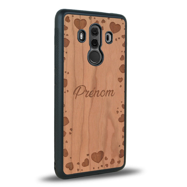 Coque de protection en bois véritable fabriquée en France pour Huawei Mate 10 Pro sur le thème de la fête des mères avec un motif représentant des coeurs et des feuilles