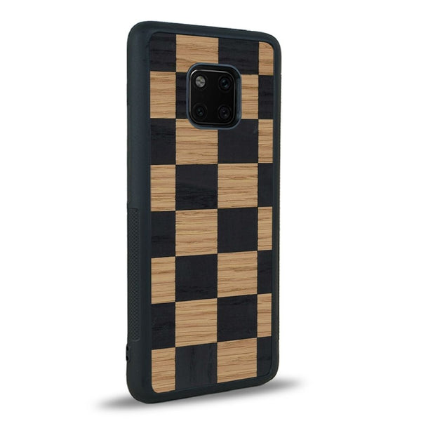 Coque de protection en bois véritable fabriquée en France pour Huawei Mate 20 Pro alliant plusieurs essences de bois pour représenter un damier