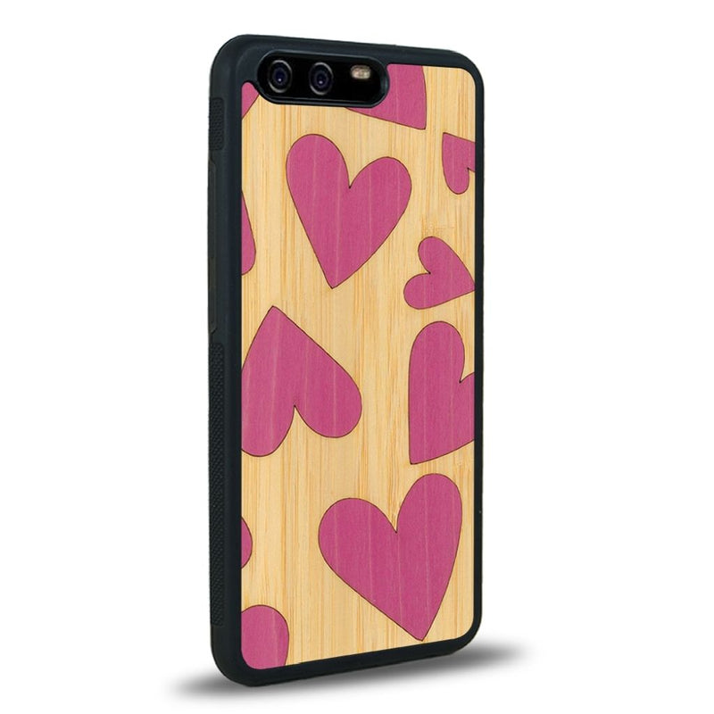 Coque de protection en bois véritable fabriquée en France pour Huawei P10 alliant plusieurs essences de bois pour représenter des coeurs pour les amoureux