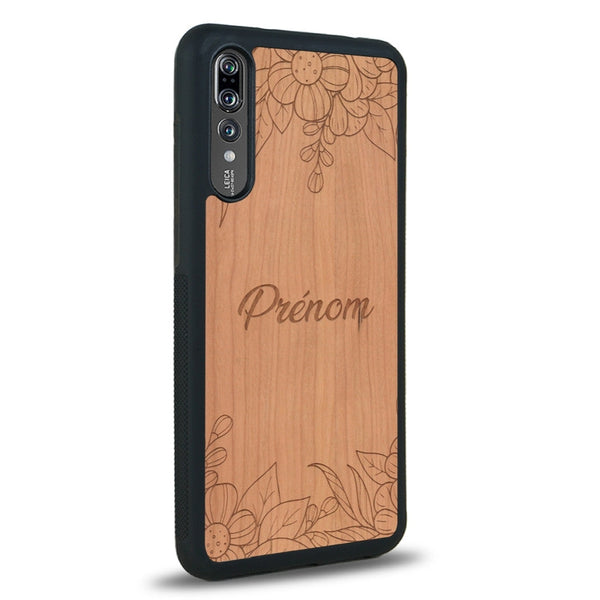 Coque de protection en bois véritable fabriquée en France pour Huawei P20 sur le thème de la fête des mères avec un motif représentant des fleurs et des feuilles